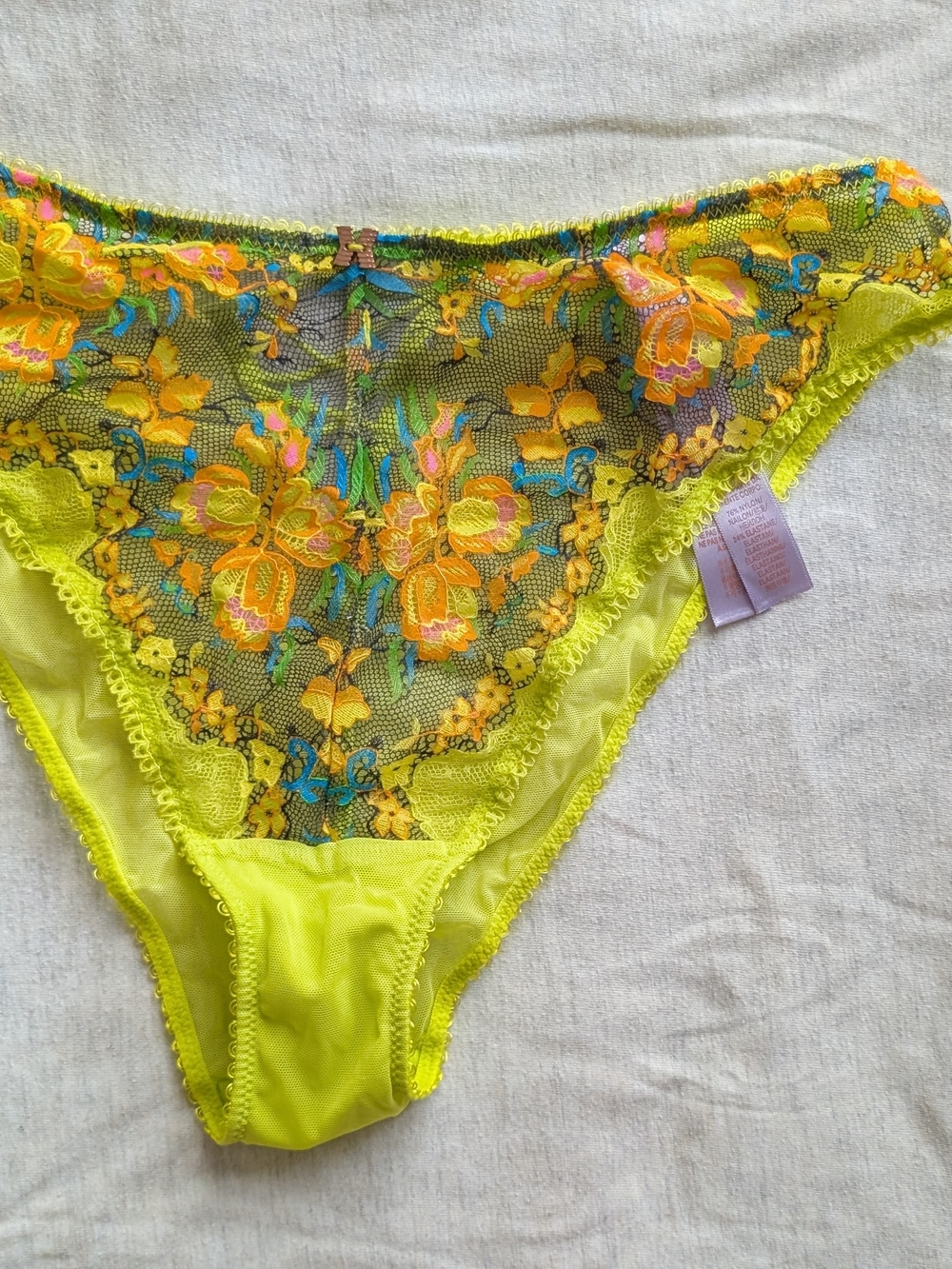 Savage X Fenty Neon Yellow Floral Lace Underwire Bra & Bikini Set - Picture 6 of 9